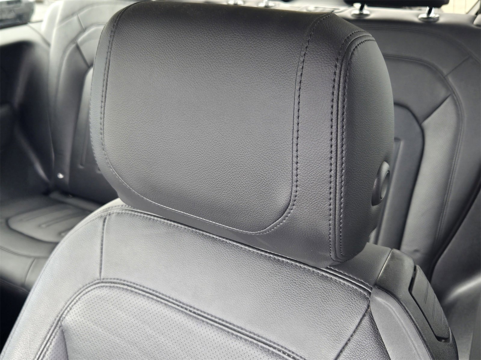 Used 2021 Land Rover Defender 90 First Edition image 21