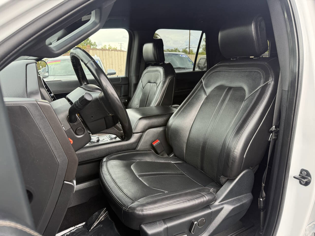 Used 2020 Ford Expedition Limited image 22