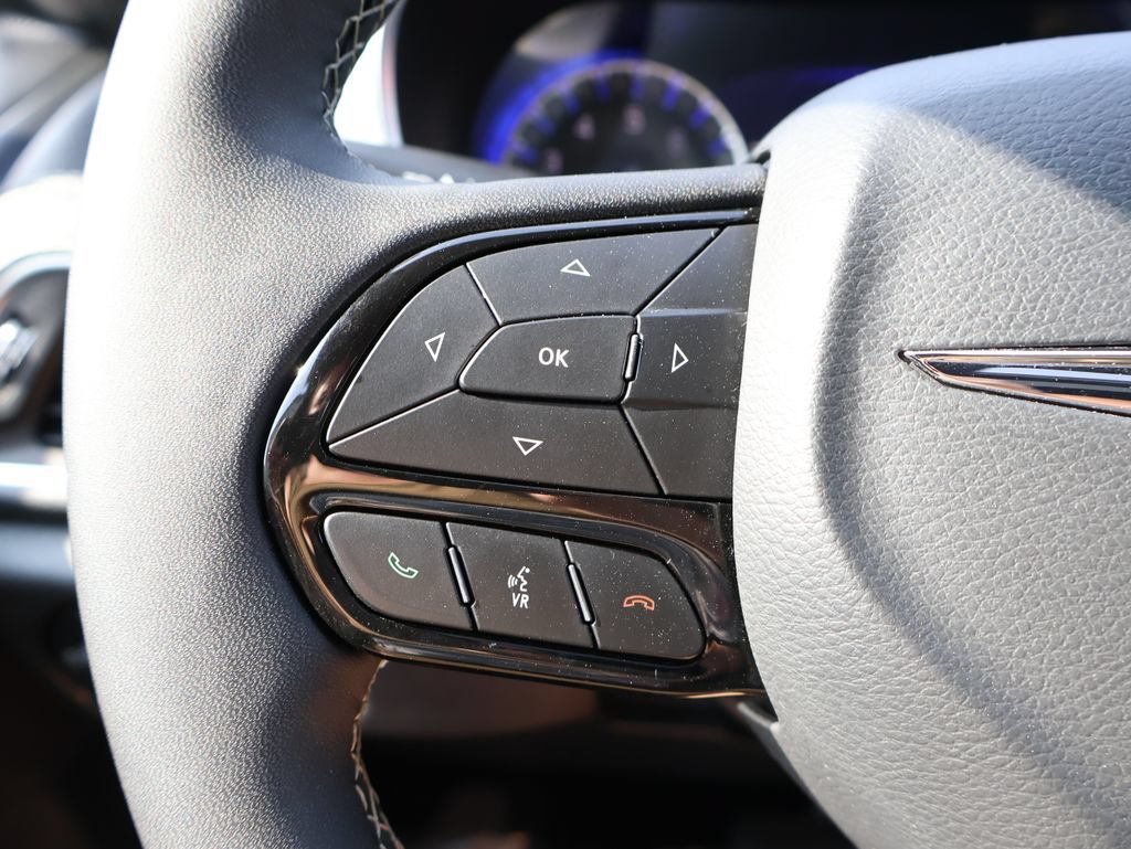 Used 2025 Chrysler Pacifica Limited FWD image 26