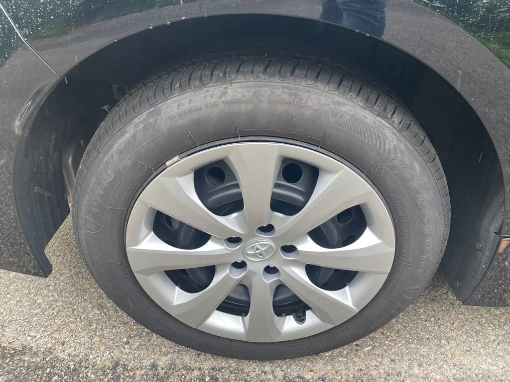 Used 2026 Toyota Corolla LE FWD image 6