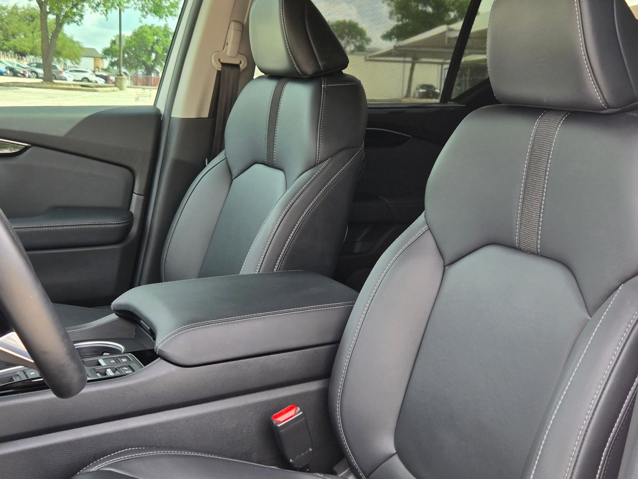 Used 2025 Honda Pilot Touring image 14