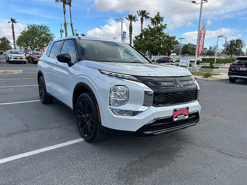 New 2026 Mitsubishi Outlander LE FWD image 1