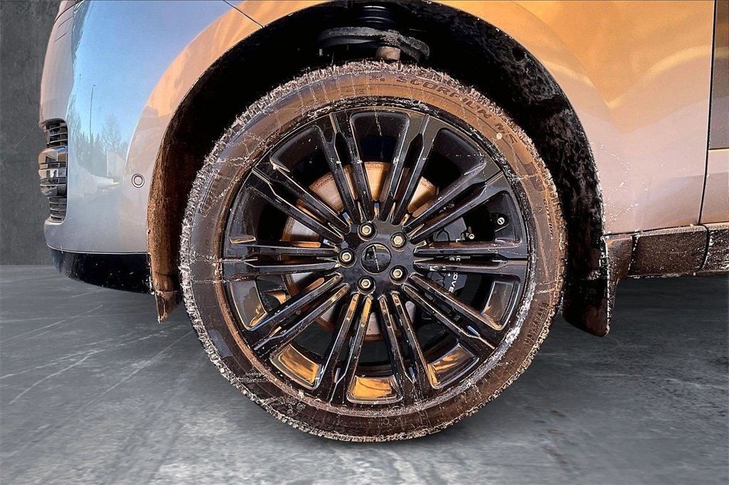 New 2026 Land Rover Range Rover SE image 13