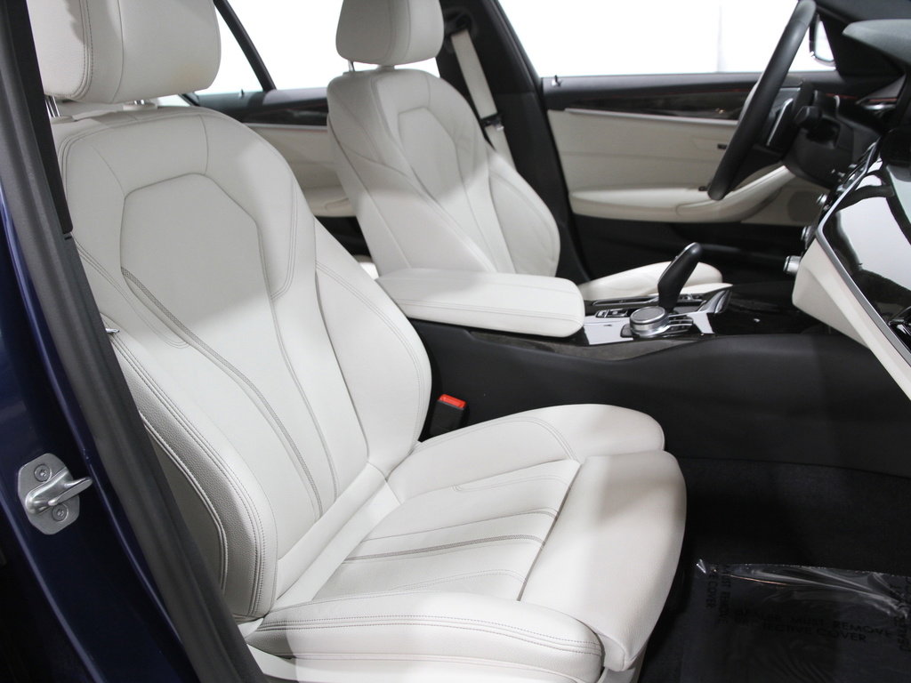 Certified 2022 BMW 530i xDrive w/ Convenience Package image 18