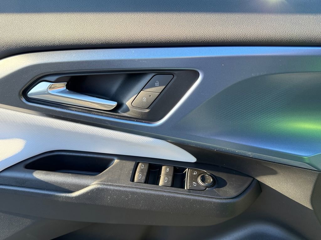 New 2026 Chevrolet Equinox EV LT image 11