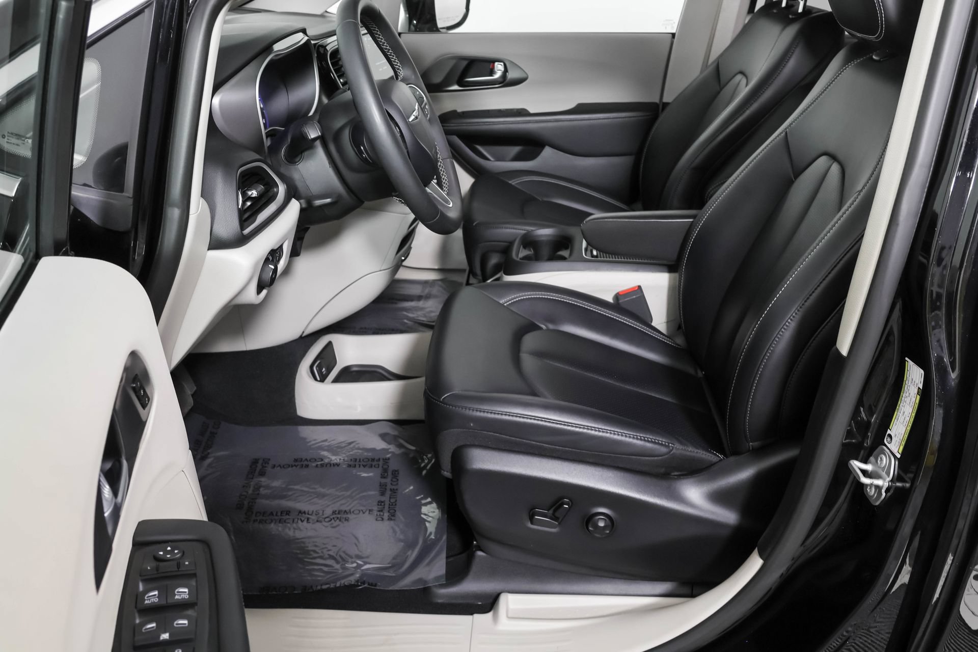 Used 2024 Chrysler Pacifica Touring-L FWD image 22