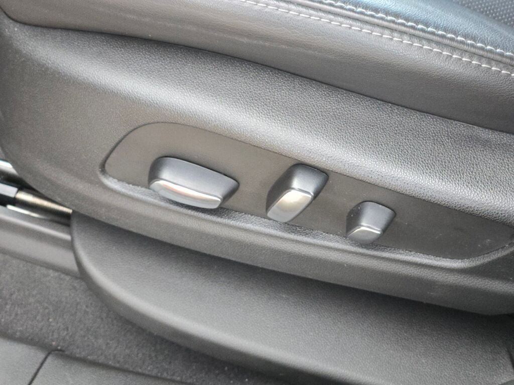 Used 2023 Cadillac XT6 Premium Luxury image 27