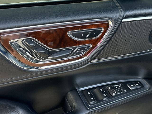 Used 2018 Lincoln Continental Reserve w/ Continental Climate Package FWD image 24