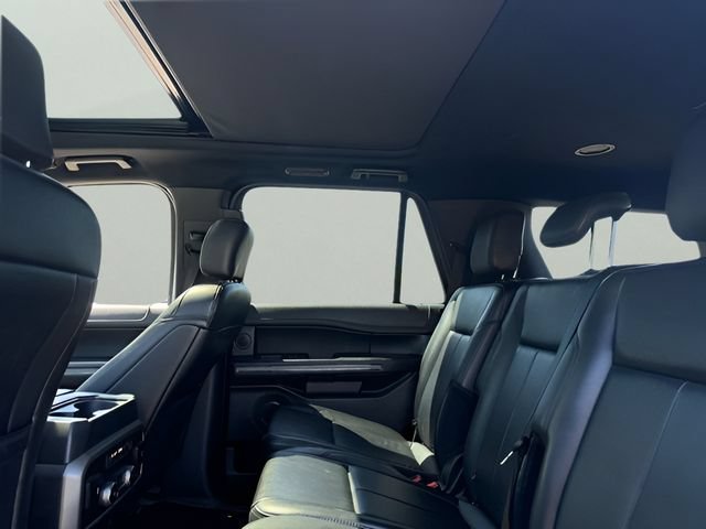 Used 2019 Ford Expedition XLT w/ Equipment Group 202A AWD/4WD image 13