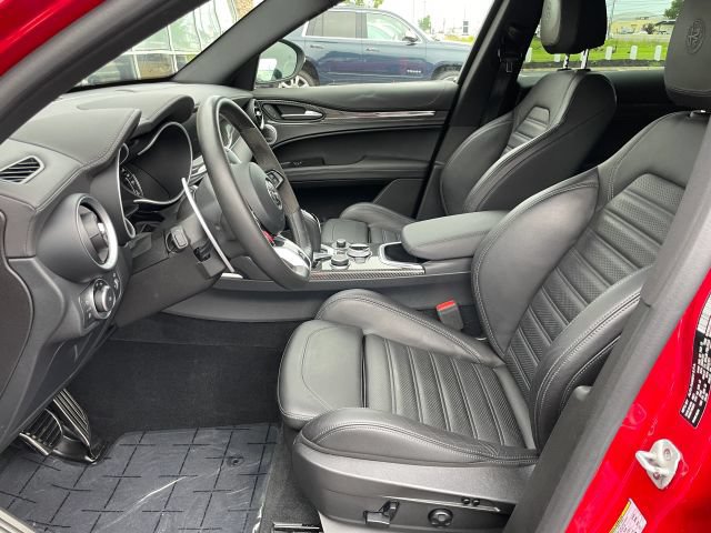 Used 2022 Alfa Romeo Stelvio Quadrifoglio w/ Active Assist Plus Package AWD/4WD image 18