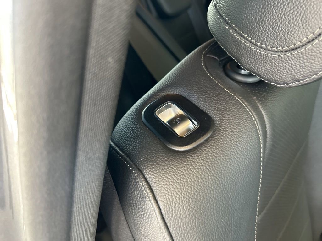 Used 2023 Mercedes-Benz GLS 450 4MATIC w/ AMG Line Exterior image 33