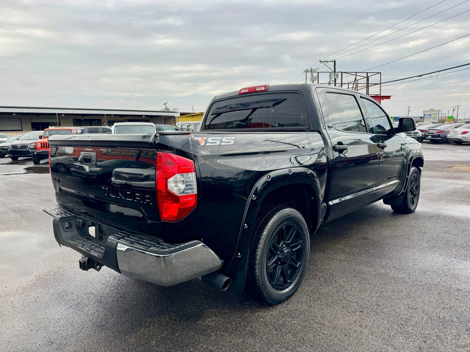Used 2019 Toyota Tundra SR5 w/ SR5 Upgrade Package AWD/4WD image 11