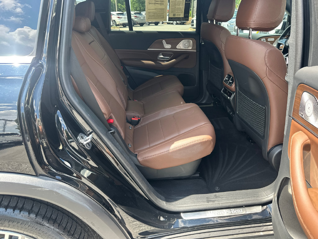 Used 2024 Mercedes-Benz GLS 450 4MATIC image 15