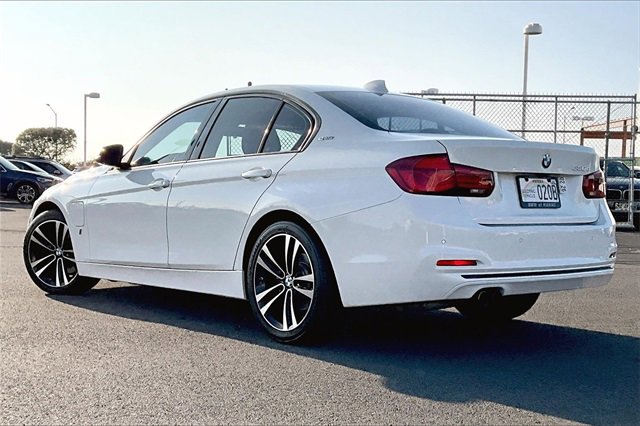 Used 2018 BMW 330e w/ Convenience Package image 12