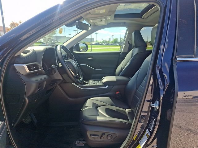 Used 2021 Toyota Highlander XLE AWD/4WD image 15