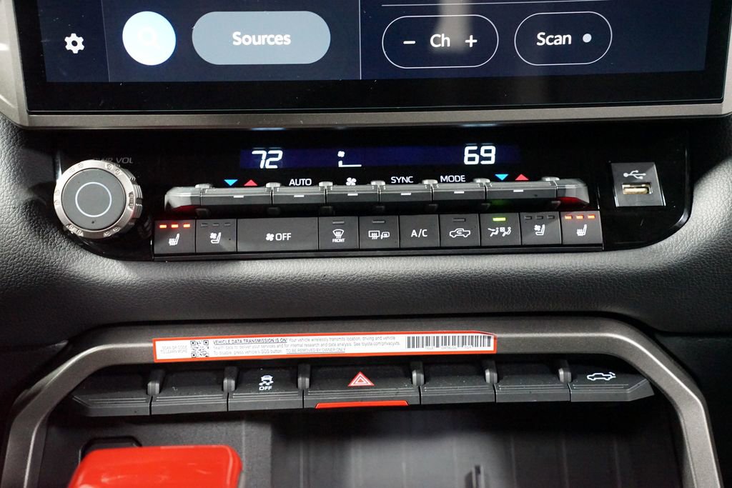 Used 2025 Toyota Tundra Limited image 21