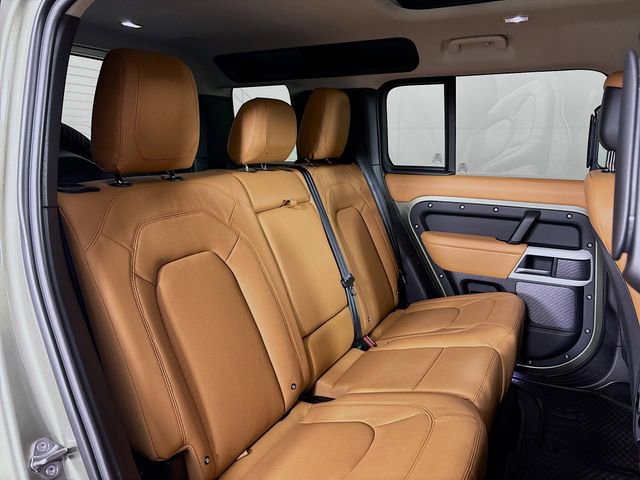 Used 2024 Land Rover Defender 110 SE AWD/4WD image 27