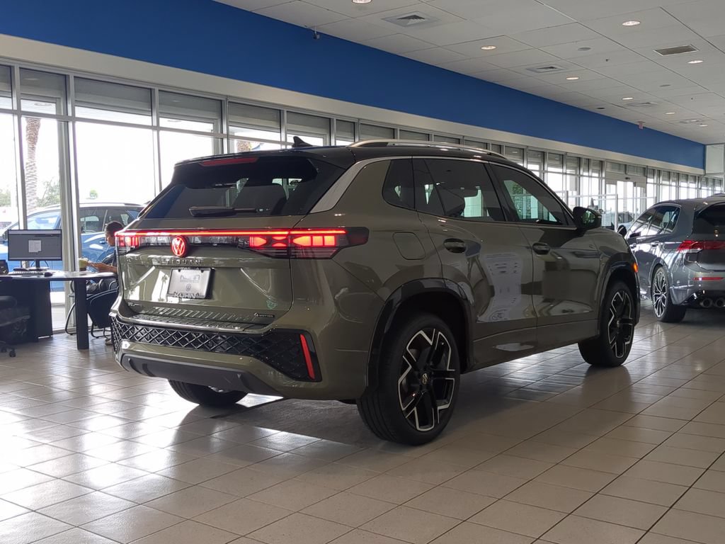 New 2026 Volkswagen Tiguan SEL R-Line AWD/4WD image 2