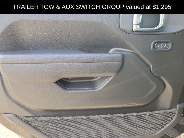Certified 2025 Jeep Gladiator Sport AWD/4WD image 12
