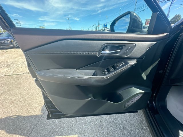 Used 2023 Nissan Rogue SL AWD/4WD image 27