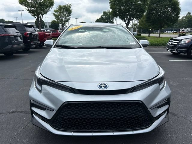 Used 2025 Toyota Corolla SE FWD image 2