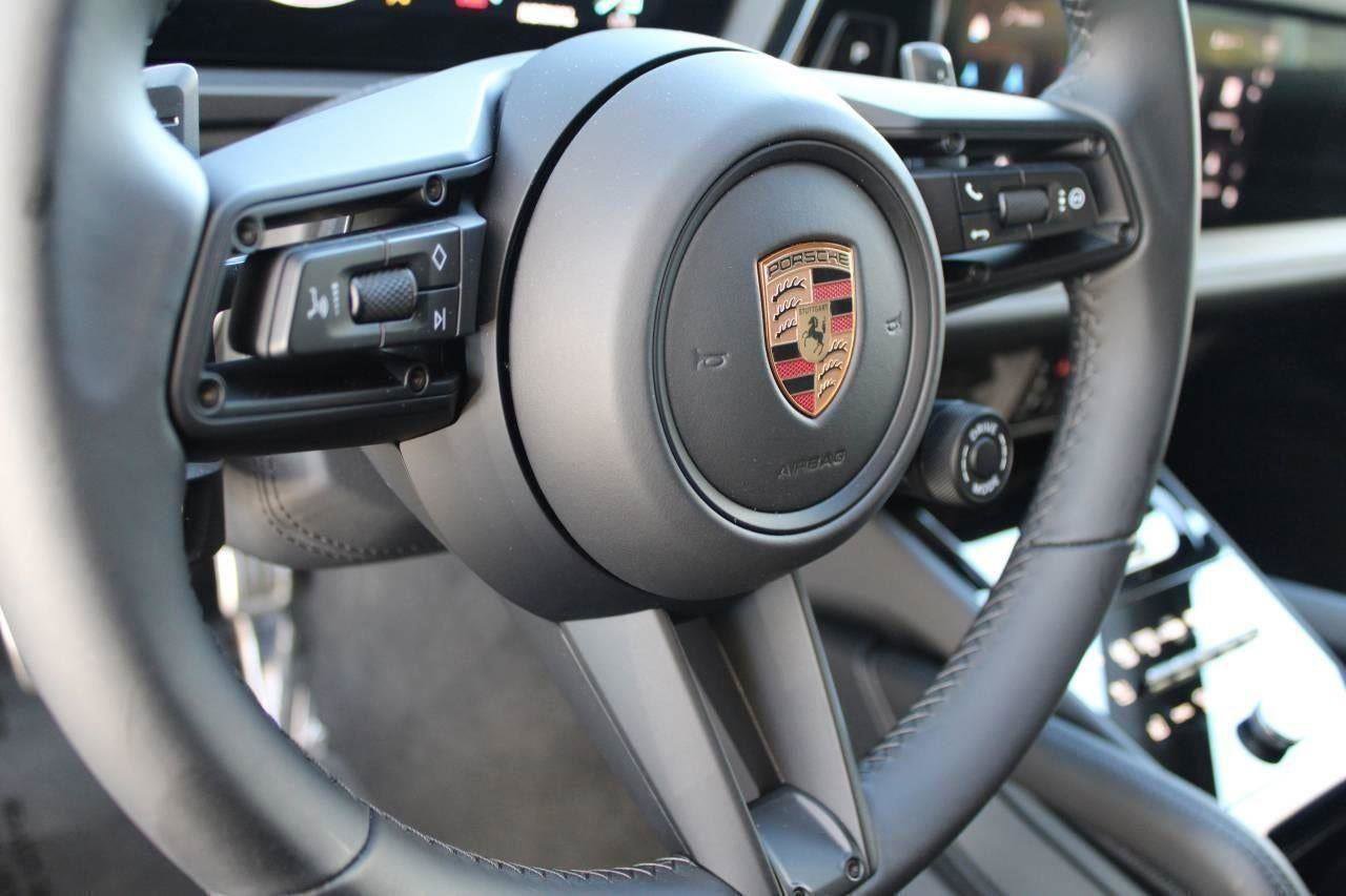 New 2025 Porsche Cayenne GTS image 64