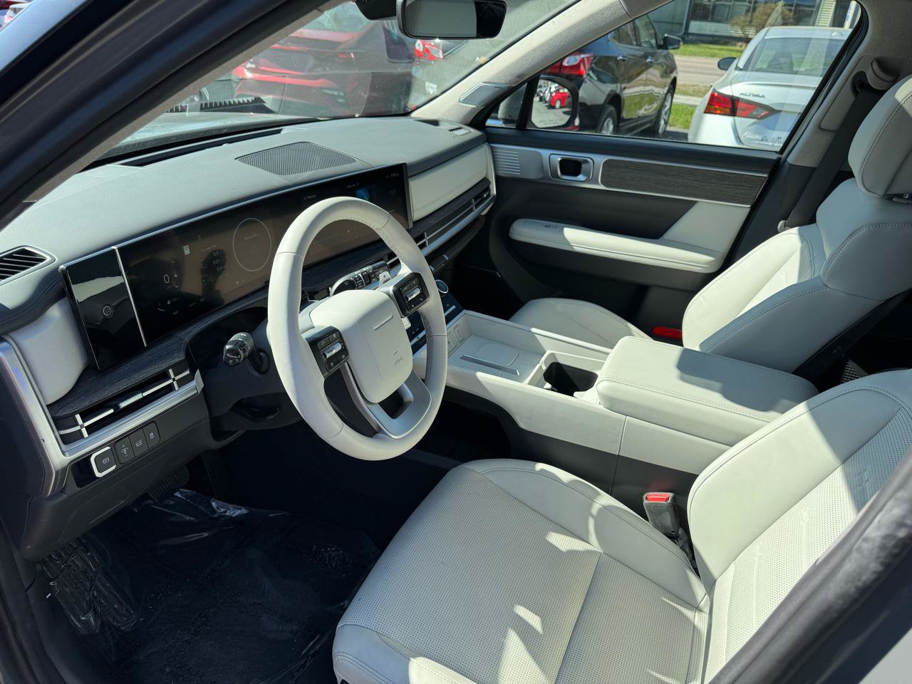 Used 2025 Hyundai Santa Fe Limited FWD image 10