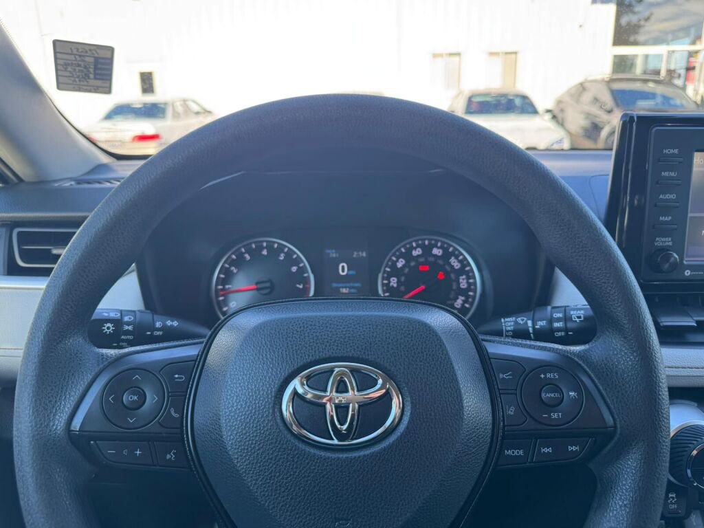 Used 2021 Toyota RAV4 XLE image 19