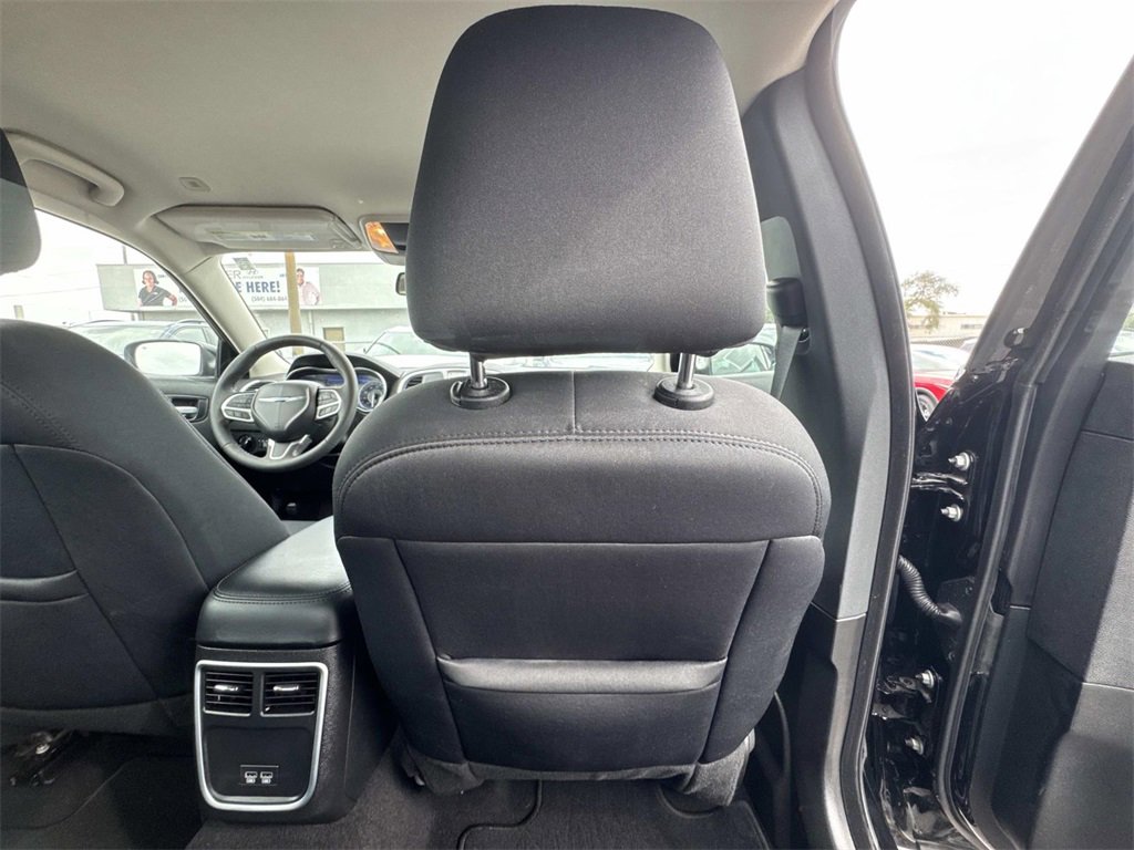 Used 2022 Chrysler 300 Touring w/ Sport Appearance Package image 22