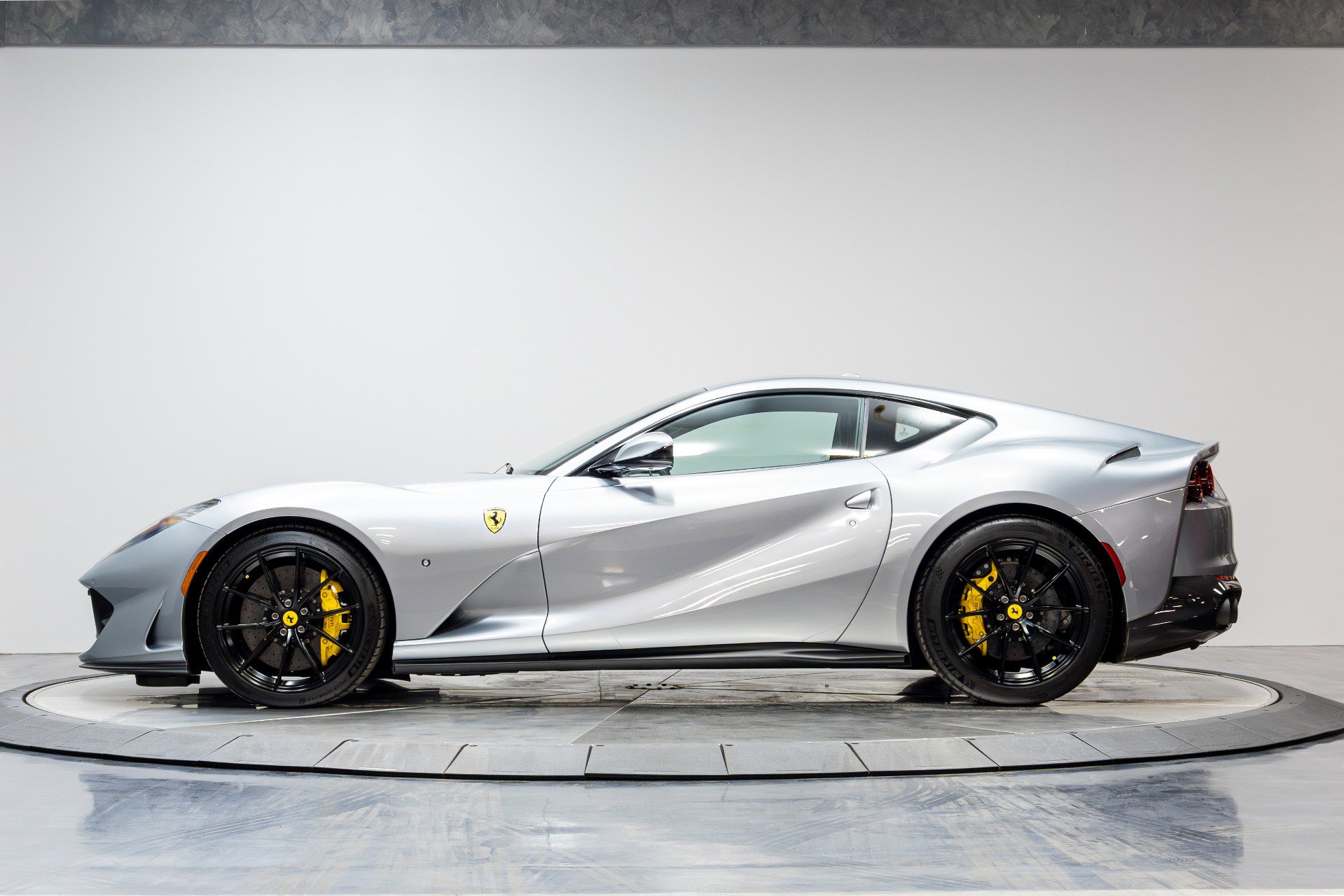 Used 2018 Ferrari 812 Superfast RWD image 33