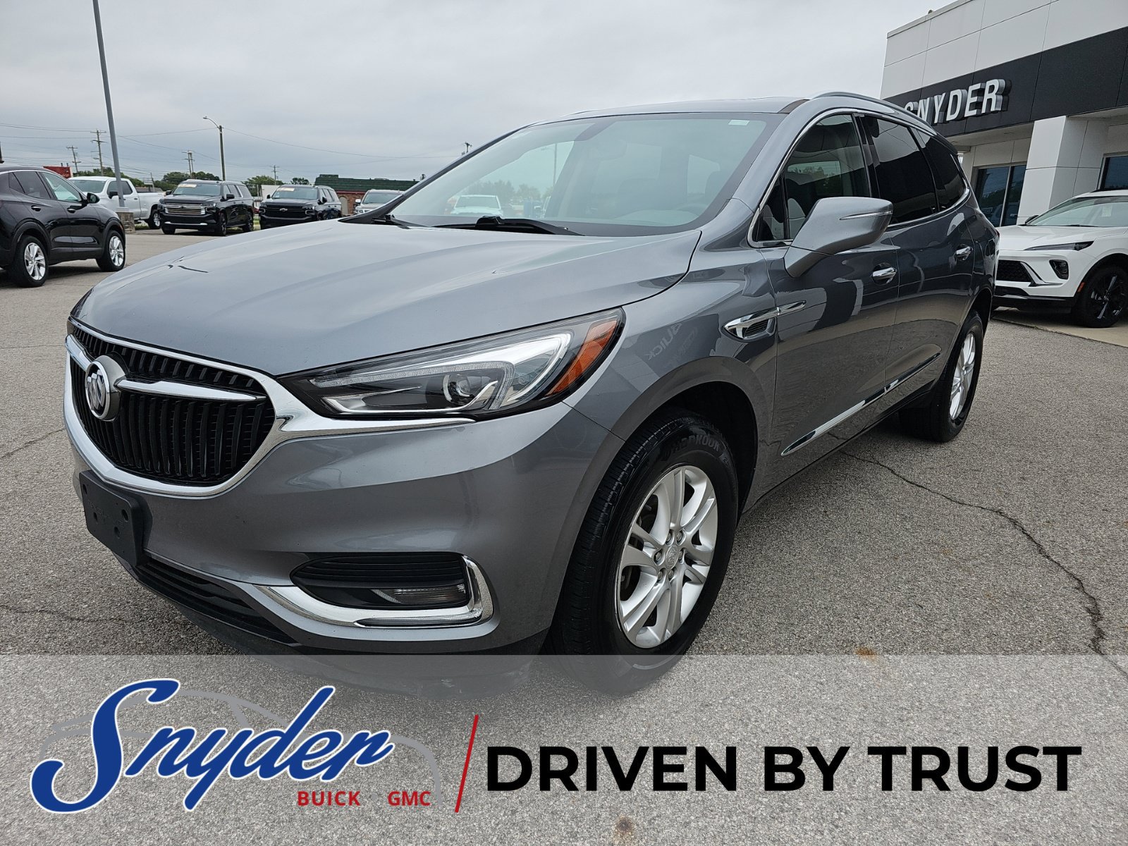 Used 2019 Buick Enclave Essence AWD/4WD image 3