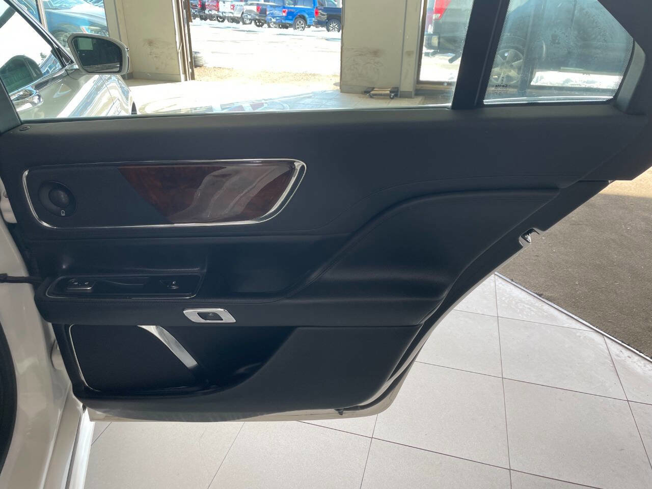 Used 2018 Lincoln Continental Reserve FWD image 21