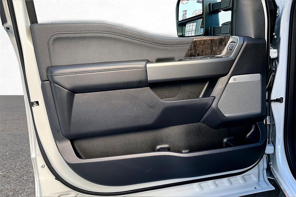 Used 2025 Ford F250 Lariat w/ Black Appearance Package image 21
