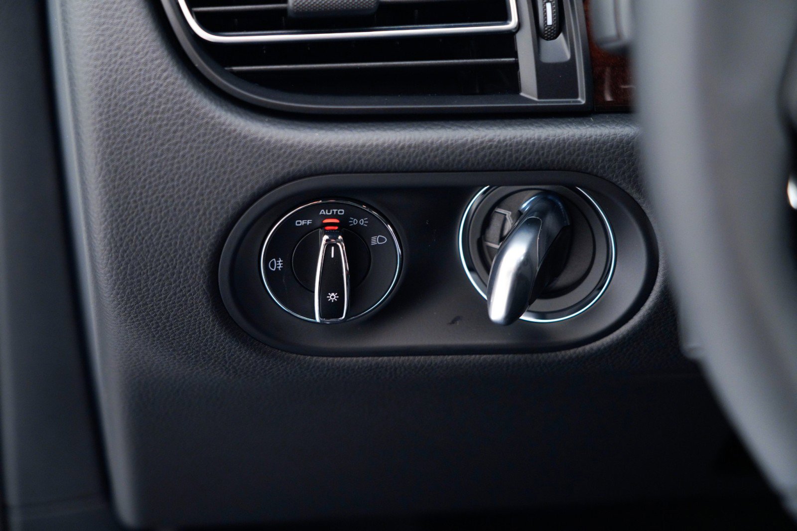 New 2026 Porsche Macan image 28