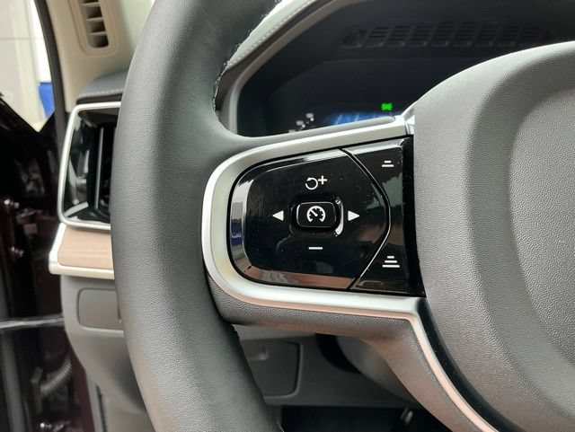 Certified 2025 Volvo XC90 B5 Plus AWD/4WD image 19
