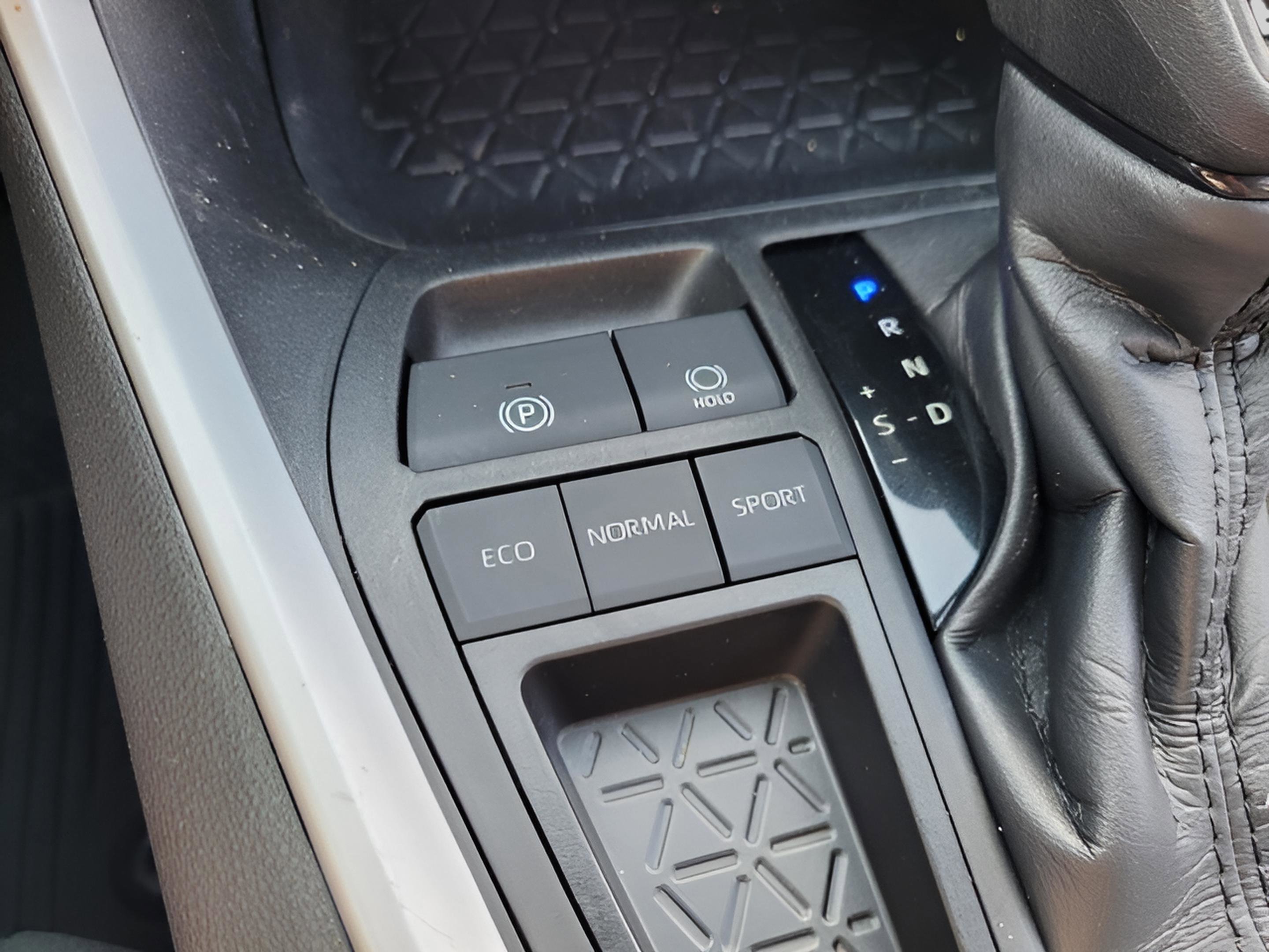 Certified 2021 Toyota RAV4 XLE image 27