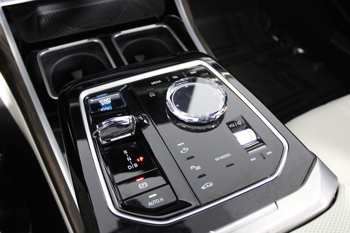 Used 2023 BMW i7 xDrive60 AWD/4WD image 31