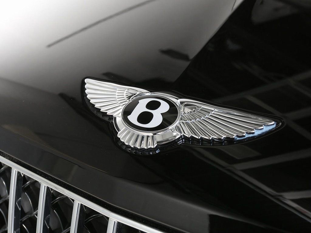Used 2025 Bentley Bentayga image 8
