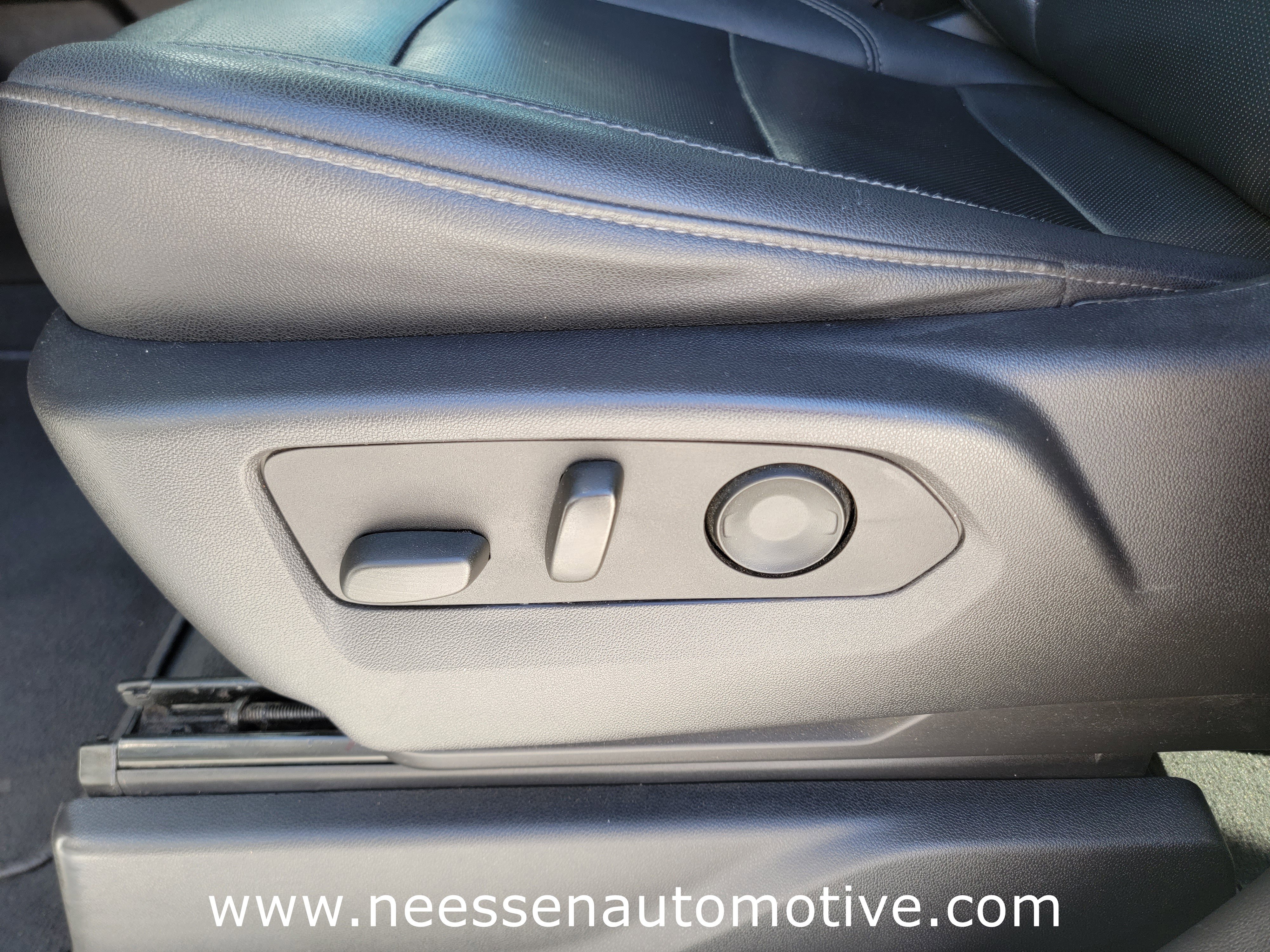 Used 2022 GMC Sierra 1500 SLT w/ SLT Convenience Package image 18