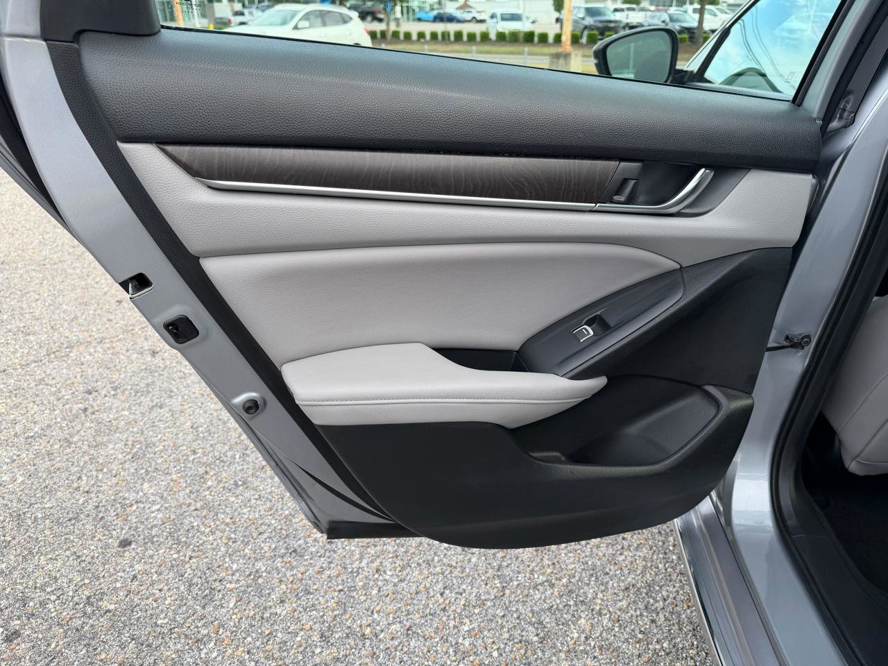 Used 2018 Honda Accord EX-L image 26