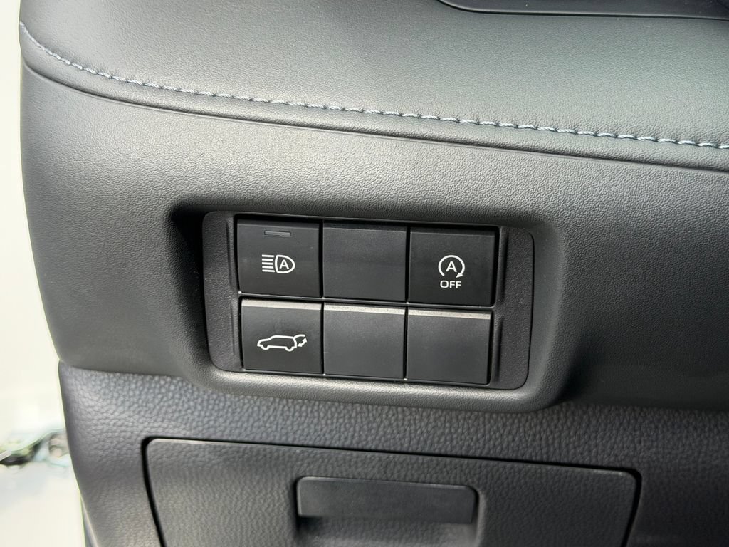 Used 2023 Toyota Highlander XLE FWD image 39