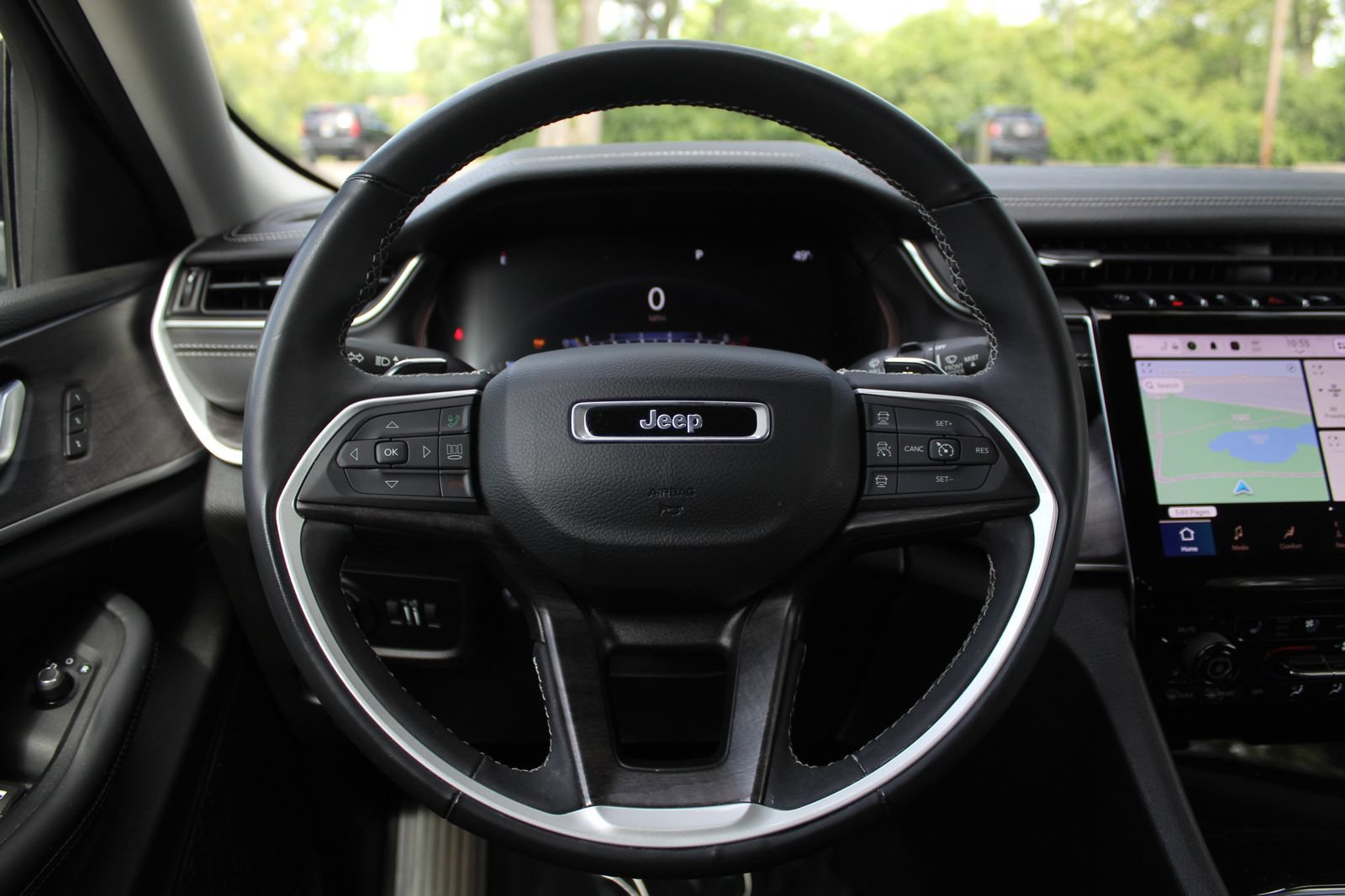 Used 2023 Jeep Grand Cherokee L Limited w/ Luxury Tech Group II AWD/4WD image 17