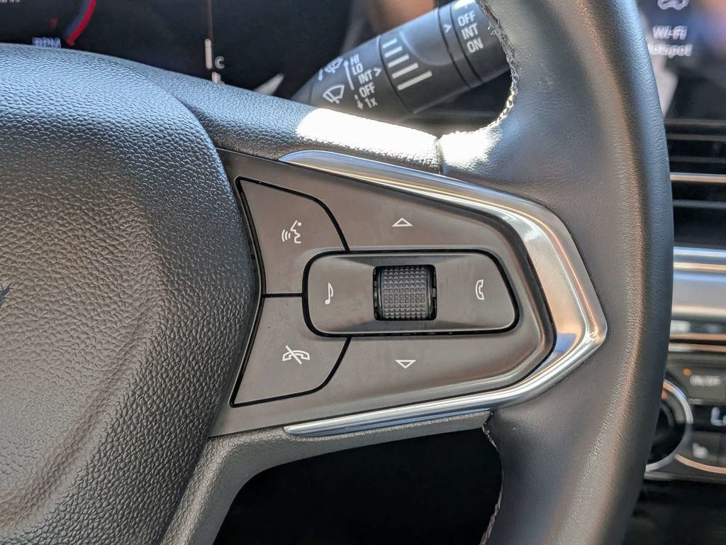 Used 2025 Chevrolet Trax LT w/ Driver Confidence Package FWD image 24