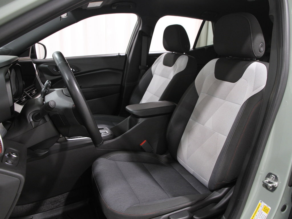 Certified 2024 Chevrolet Trax RS w/ Driver Confidence Package image 5