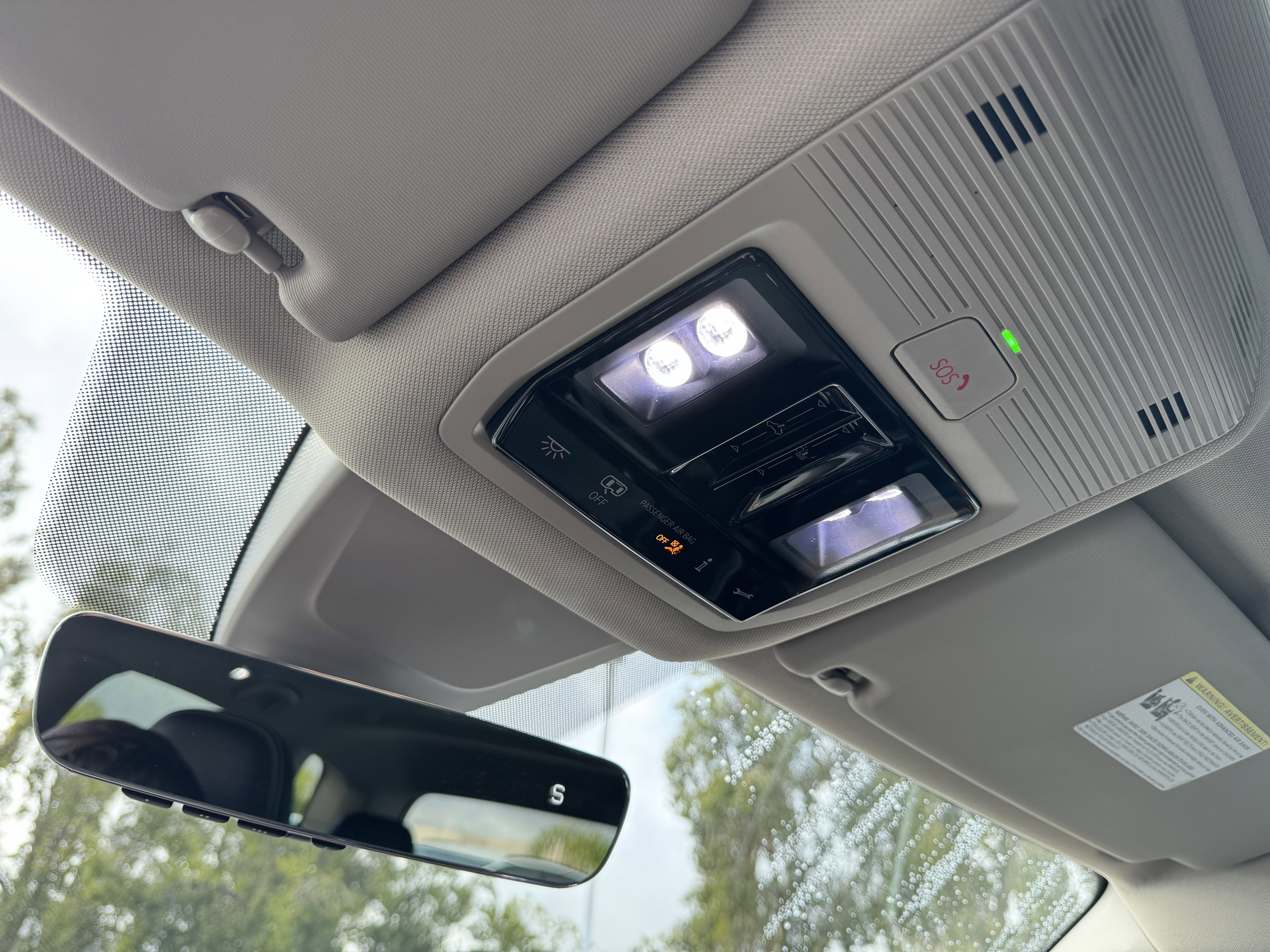 Used 2025 Volkswagen Atlas SE image 31