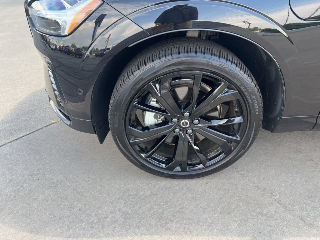 Certified 2024 Volvo XC60 T8 Ultimate w/ Climate Package AWD/4WD image 9