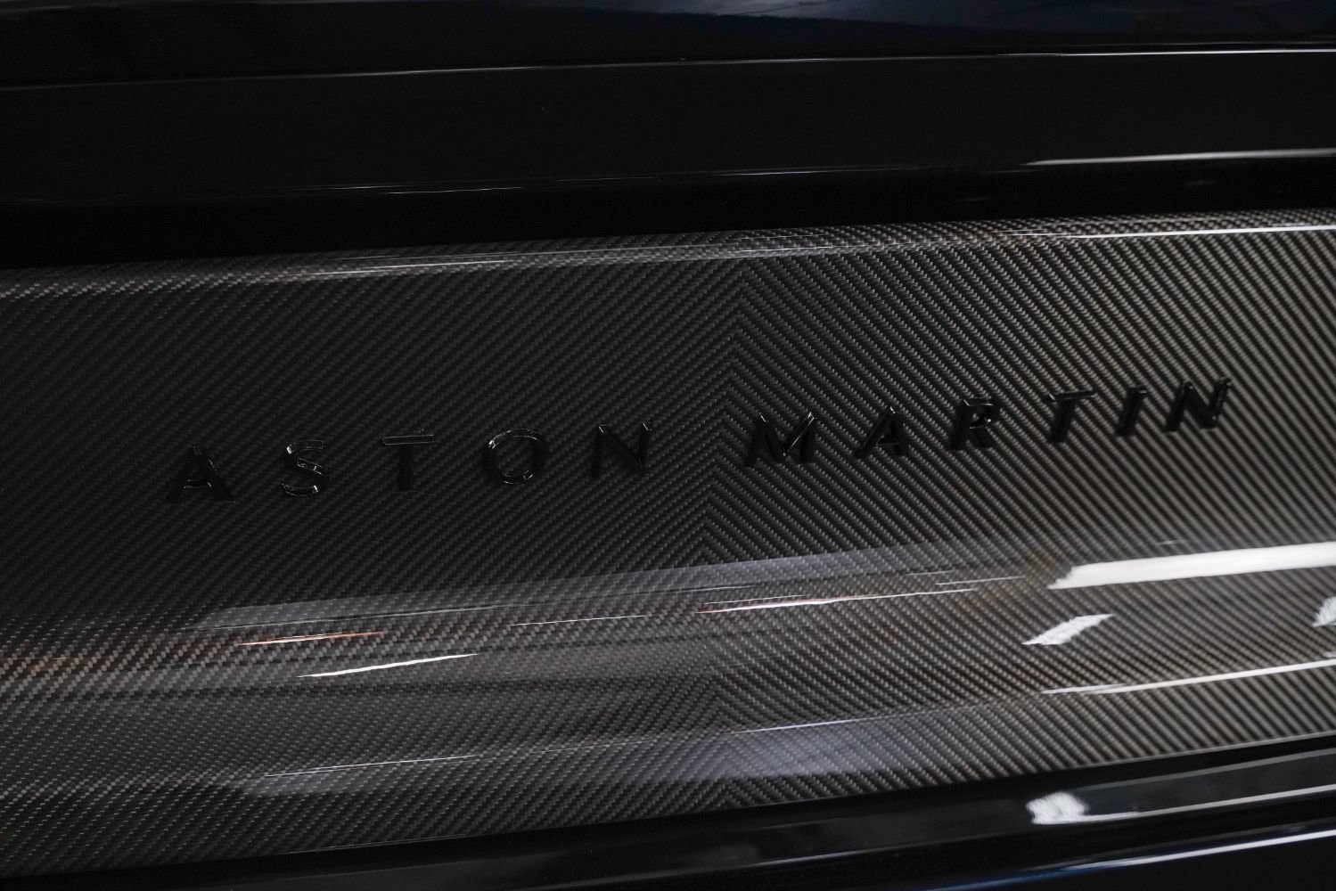 Used 2025 Aston Martin Vanquish RWD image 26