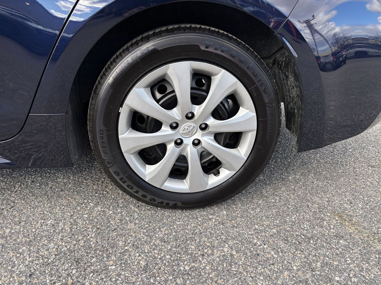 Used 2025 Toyota Corolla LE image 30