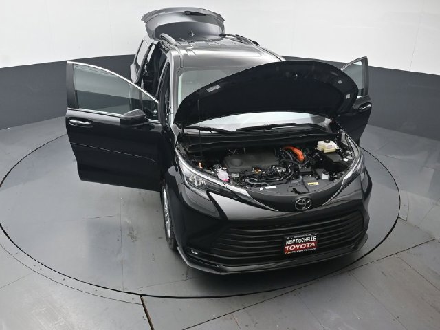 Certified 2026 Toyota Sienna XLE AWD/4WD image 53