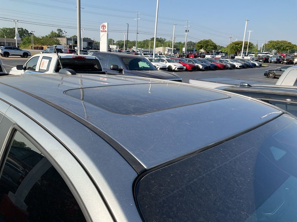 Used 2024 Chevrolet Colorado Z71 w/ Z71 Convenience Package 2 AWD/4WD image 3